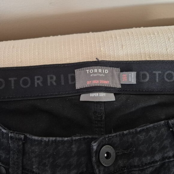 Houndstooth Skinny Jeans - Picture 3 of 5